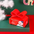 Scatola regalo di Natale triangolare rossa con pupazzo di neve e fiocco decorativo - Fiocco rosso / Pupazzo di Neve Rosso