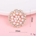 Goldene Blumenbrosche mit rosa Perlen und weißen Strasssteinen, 30mm DIY-Zubehör-Design - D769 Perlenblume Nr. 1