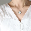 Collar con colgante de flor de rosa en esmalte blanco perla y cadena de plata - Color Acero