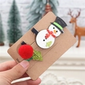 Detalle de pinzas navideñas con muñeco de nieve brillante y pompón en tarjeta marrón - Muñeco de Nieve Juego de 2