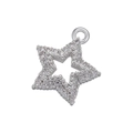 Makroaufnahme von Sternanhänger aus Silber mit funkelnden Mikro-Zirkonia-Steinen - Platin Stern
