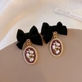 Französische Vintage-Samtschleifenohrringe mit Gold-Perlenanhängern und roten Perlen - Ohrstecker / Schwarz