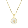 Collar de acero inoxidable dorado con colgante hexagonal de nácar y letra Q - Con cadena / Letra Blanca Q
