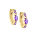 Détail des boucles d'oreilles huggies dorées avec pierres violettes taille marquise - Or avec combo zircon violet marquise/rond