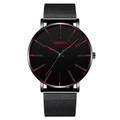 Dettaglio orologio ultra-sottile da uomo con cinturino nero e indici rossi - Carattere Rosso + Cinturino Nero