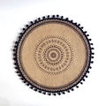 Tovaglietta tonda in iuta con motivo mandala nero e bordo con frange di pompon - Pom Pon Nero Stile 1