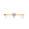 Minimalistischer herzförmiger Zirkon-Ring in Goldoptik mit eleganter Drei-Krallen-Fassung - US 6 / Hellgold