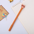 Stylo de Noël orange créatif avec décoration renne mignon sur un cahier de notes - Renne