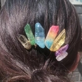 Handgefertigter Braut Haarkamm mit natürlichen bunten Kristallsteinen auf Golddraht - Regenbogen Kristall + Goldener Kamm