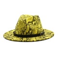 Dettaglio della trama a serpente gialla e fibbia in pelle nera sul cappello jazz - M(56-58cm) / Verde