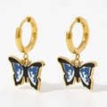 Gouden oorringen met blauwe en zwarte vlinderhangers in vintage hiphopstijl - Blauwe Vlinder (KDE797)