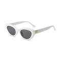 Gafas de sol retro cat-eye con montura blanca y lentes grises en vista de 45 grados - Montura Blanca Lente Gris