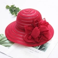 Chapeau de soleil rouge élégant à large bord avec grande fleur et maille multicouche - Taille unique / Bordeaux