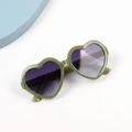 Détail de lunettes de soleil coeur vert pailleté avec verres dégradés foncés - Vert Foncé