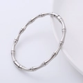 Bracciale rigido in acciaio inossidabile stile bambù argento visto a 45 gradi - Color Acciaio