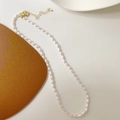 Collana a due strati di perle d'acqua dolce con pendente a orso dorato in acciaio inox - Collana di perle di riso opaco