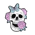 Broche en émail tête de mort gothique avec roses roses et un motif de papillon bleu - Crâne de Papillon et Rose (XZ6854)