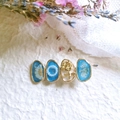 Detail of handmade resin hair clip with blue dried flowers, pearls and golden roses - Blue Series