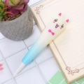 Penna antistress a forma di gatto con sfumatura rosa e blu su griglia bianca - Stile Gatto con Fiocco Rosa