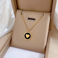 Collana minimalista in acciaio al titanio dorato con ciondolo a cuore nero in scatola - Oro (M105 Oro)