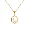 Gouden zeshoekige ketting met hanger letter L en parelmoer inlegwerk - Met ketting / Goud - Letter L