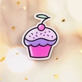 Badge cupcake mignon en acrylique avec cerise rose pour sacs de petites filles - 04 Petit Gâteau