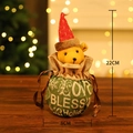 Grüne Sackleinen-Weihnachtstüte mit Plüschbär und festlicher BLESS-Typografie - Bär-Stil