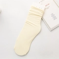 Calcetines acanalados transpirables en color blanco crema con diseño de estilo slouchy - Talla única / Beige