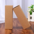 Caja de papel kraft marrón para lápiz labial y aceites esenciales sobre madera - 28x28x85mm / Color Papel Kraft
