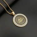 Vergulde ketting met Alziend Oog hanger en glinsterende strassteentjes op zwart lederen achtergrond - Alleen gouden hanger