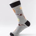 Graue Baumwollsocken mit Bierkrug- und Pfeifenmuster und schwarzen Akzenten - EU 41-46 / Grau/Schwarz/Pfeifenmuster