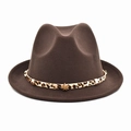 Detail van donkerbruine wollen fedora hoed met luipaardprint band en gouden ster klinknagel - M (56-58cm) / koffiekleur