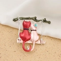 Broche créative chat balançoire en émail avec chatons rose et rouge sur branche - 3# (Rouge & Rose)