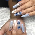 Blaue Coffin-Nägel zum Aufkleben mit V-French-Design und Schmetterlings-Akzenten - Blauer Schmetterling Farbverlauf Stil (CBLCY-29)
