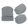 Dettaglio del set cappello in maglia a righe grigie e bianche e muffole neonato - Strisce Grigie e Bianche