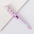 Penna a sfera unicorno rosa luminosa con fusto trasparente su un foglio di taccuino - Unicorno Rosa