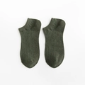 Men's low-cut ribbed ankle socks in dark army green color with breathable texture - One Size / Army Green