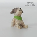 Figura de cachorro de resina marrón pintada a mano con bufanda verde, 3.5x4cm - Perro Con Bufanda Verde (A11-456-11)
