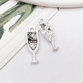Champagnerglas-Anhänger aus antiker Silberlegierung mit Textur für DIY-Schmuck - Antik Silber Weinkelch 10565