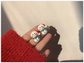 Dettaglio dei graziosi orecchini a perno natalizi a forma di pupazzo di neve in resina - Pupazzo di neve di Natale (Perno in argento S925)