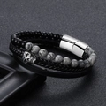 Pulsera multicapa de cuero para hombre con calavera, cuentas de piedra negra y cierre magnético - Pulsera de Cuero de Tres Capas Calavera Piedra Mapa