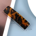 Detalle de pinza para el pelo carey de 8,5x2,5 cm sobre fondo geométrico con medidas - 7# Clip de Resorte de Acetato de Carey