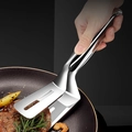 Pinze da cucina in acciaio inox che sollevano una bistecca da una padella nera - Acciaio Inossidabile 304 Ispessito