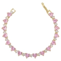 Détail d'un bracelet de cœurs en zircon rose plaqué or avec fermoir à charnière - Or Zircon Rose