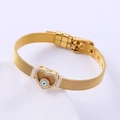Pulsera dorada tipo reloj con dije de corazón de ojo turco y correa de malla ajustable - Dorado