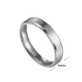 Detalle de anillo de acero plateado de 4mm con acabado pulido y bordes biselados - US 5 / Color Acero