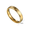 Detalle de un anillo clásico de 4mm en acero inoxidable dorado con bordes pulidos y biselados - US 7 / Dorado