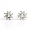 Pendientes minimalistas de acero inoxidable plateado con forma de engranaje y cristal - Color Acero