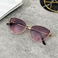 Occhiali da sole cat eye da donna con lenti viola sfumate e montatura in metallo dorato - Montatura Dorata Sfumato Grigio Rosa