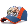 Gorra infantil de secado rápido azul y naranja con malla lateral y dibujo dinosaurio - Azul oscuro